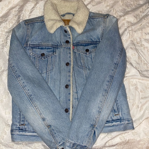 Levi’s PREMIUM Sherpa denim jacket!! - Picture 2 of 3